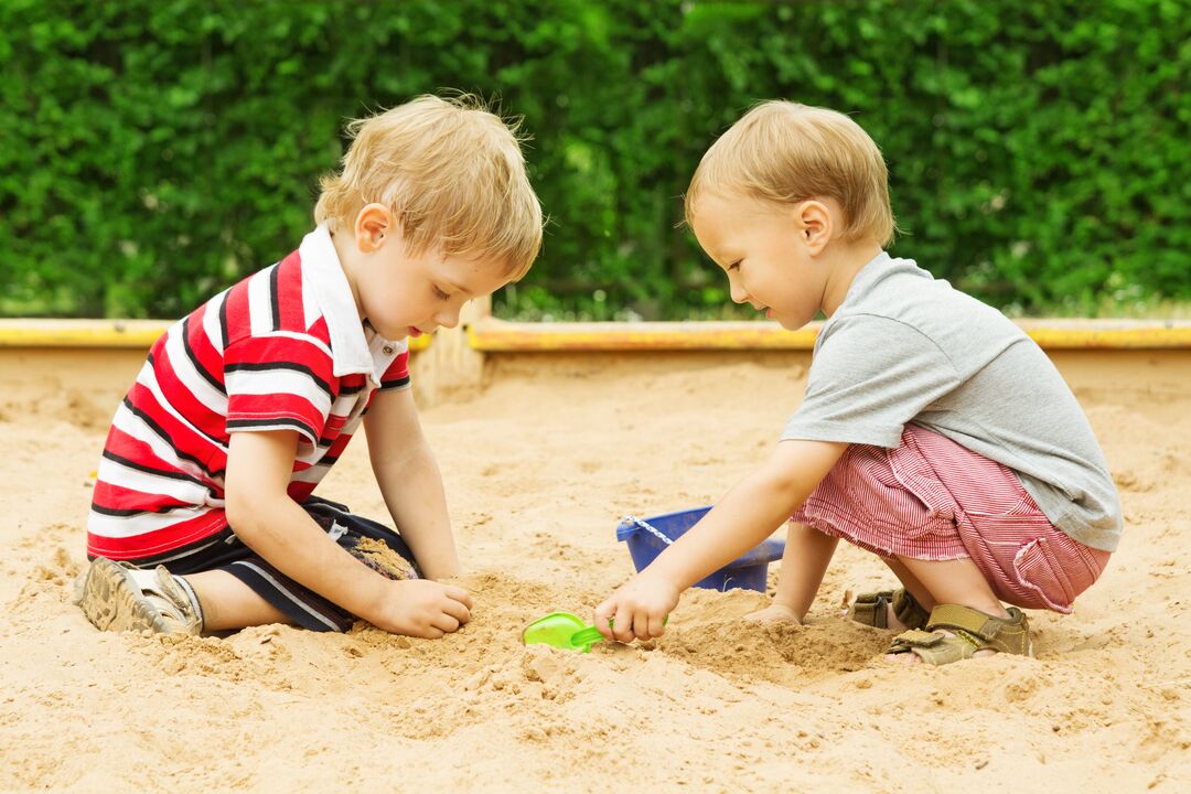 deti sa nakazia červami v pieskovisku